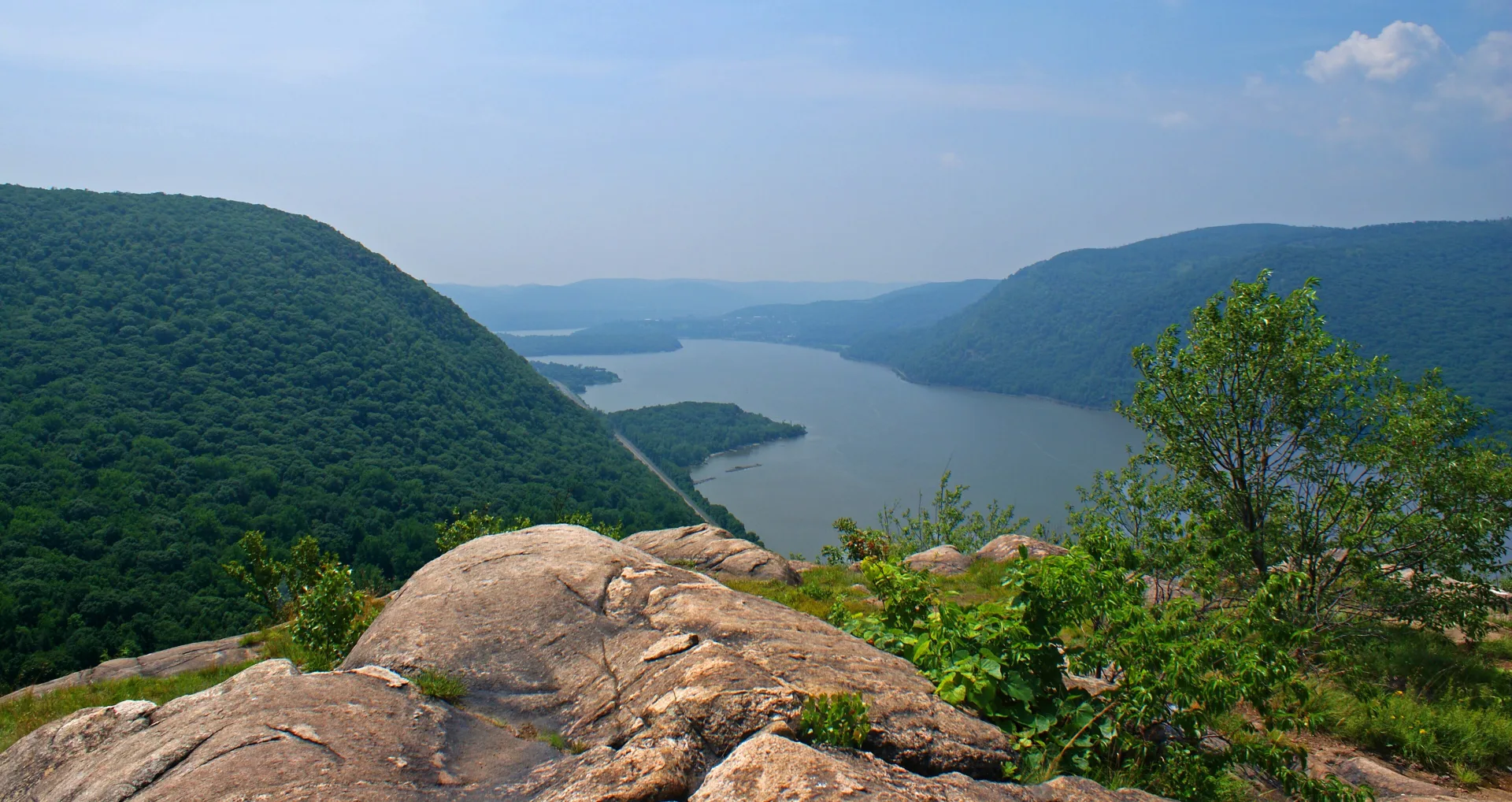 The Hudson River seen from the rocky summit of Breakneck Ridge, looking south through the Highlands